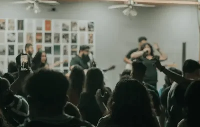 Pesquisadores descobrem que cantar hino cristão reverte efeitos de doenças cardíacas