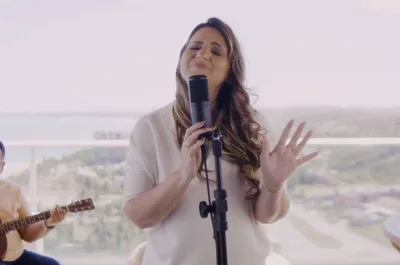 Cantora gospel pede o divórcio após descobrir que marido era gay
