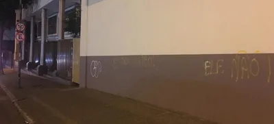 Vândalos picham igreja evangélica durante manifestação pró-Haddad