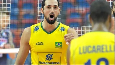 Jogador de vôlei é afastado de time após criticar ativismo LGBT