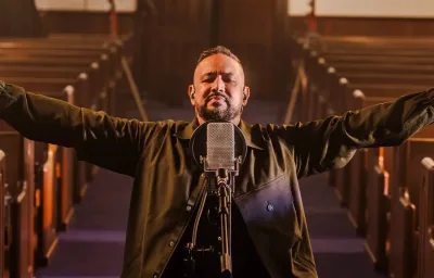 Cantor gospel Fernandinho é internado às pressas e cancela shows