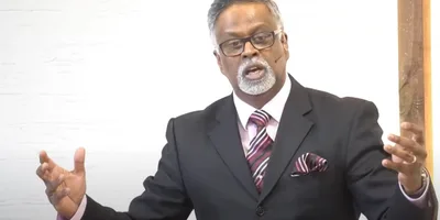 Pastor é preso após falar sobre Islã e sexualidade pela visão da Bíblia na Inglaterra