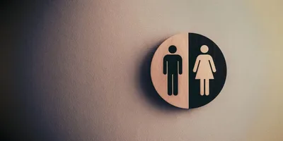 80% dos brasileiros são contra homens biológicos em espaços femininos, diz pesquisa