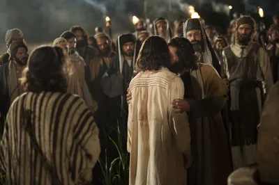Quem foi escolhido pelos discípulos para substituir Judas Iscariotes?