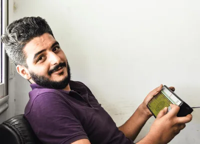 Iranianos aceitam a Jesus Cristo após serem guiados a ouvirem rádio