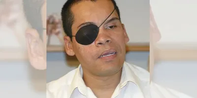 Evangelista prega para homem que o fez perder um olho, ao encontrá-lo na prisão