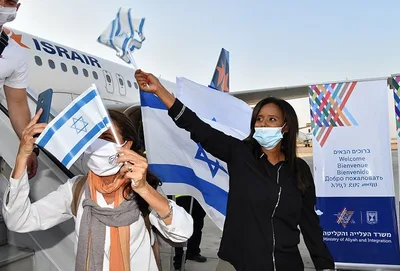 300 imigrantes ucranianos chegam a Israel