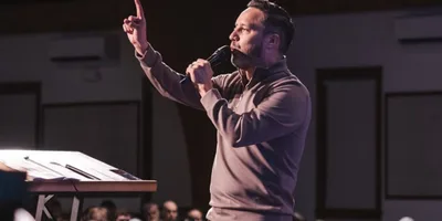 Pastor diz que há um avivamento entre jovens nos EUA: \"Estão famintos por Deus\"