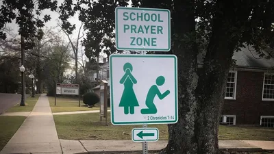 Projeto evangelístico cria "zona de oração escolar" com placas perto de escolas | Notícias Gospel