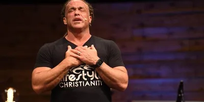 Todd White conta que deixou as drogas após sair ileso de tiros e ouvir a voz de Deus