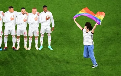 Catar proíbe militância LGBT na Copa e promete confiscar bandeiras