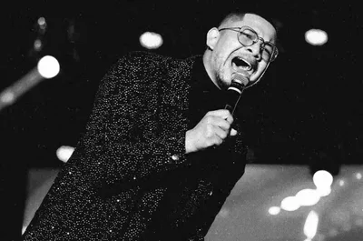 Vídeo mostra momento em que cantor gospel morre no palco