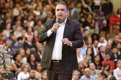 Pastor relata sonho com “estrela vermelha” e afirma que Brasil vive sob ditadura