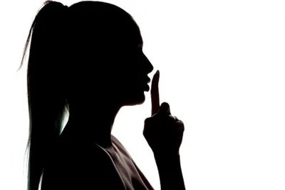 Cantora gospel famosa dispensa babá com salário atrasado