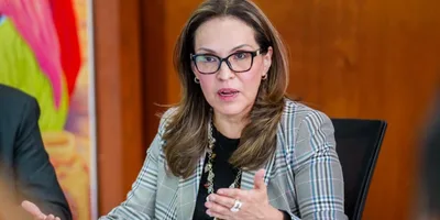 Ex-ministra da Colômbia renuncia para cuidar da filha e testemunha milagre após orações