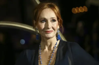 J.K. Rowling diz que prefere ser presa do que usar pronome neutro