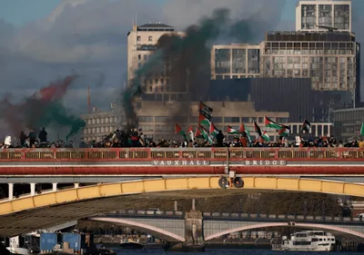 Marcha em Londres reúne centenas de milhares de manifestantes contra Israel