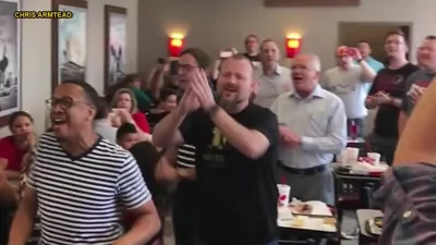 Vídeo com cristãos louvando a Deus em lanchonete ganha o mundo | Notícias Gospel