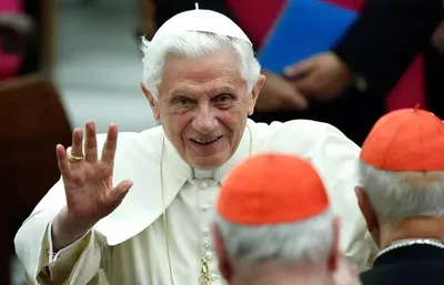 Bento XVI é acusado de encobrir abusos sexuais de padres contra crianças