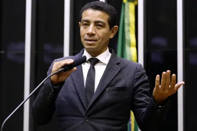 Pastor Gil é acusado de extorquir prefeitos em esquema de emendas