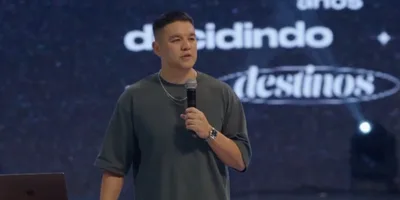 \"Sua dor é legítima, mas abandonar igreja não é uma opção\", diz Téo Hayashi a desigrejados