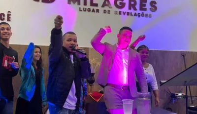 Profeta com mais de 7 milhões de seguidores faz baile funk em igreja no seu aniversário !