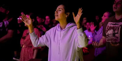A jornada de uma mulher valente e ousada: \"Desperte, Débora!\"