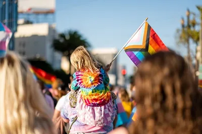 Ideologia LGBT: Descubra quanto vale cada ‘criança trans’ para a indústria farmacêutica