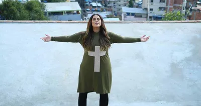 Michelle Nascimento grava clipe na Comunidade da Rocinha