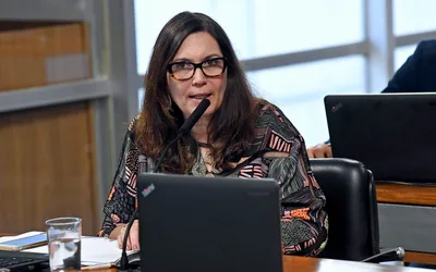 Moraes manda bloquear redes sociais de Bia Kicis