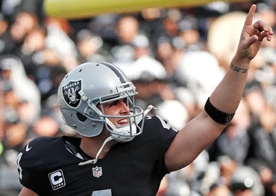 Derek Carr: em boa fase, jogador rejeita elogios: ‘Quero glorificar a Deus'