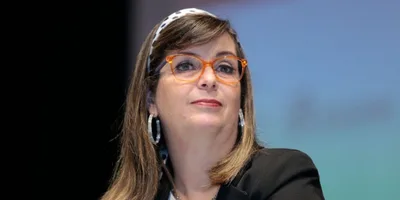 Autora relata o papel das mulheres na história da igreja