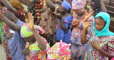 Mais 11 meninas de Chibok são libertadas na Nigéria