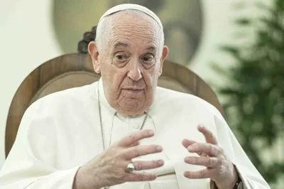 Papa afirma ser contra o aborto, mas diz que a Igreja não deve fazer política