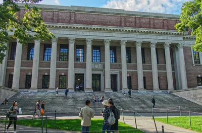 Professor que atacou Israel vai combater o antissemitismo em Harvard