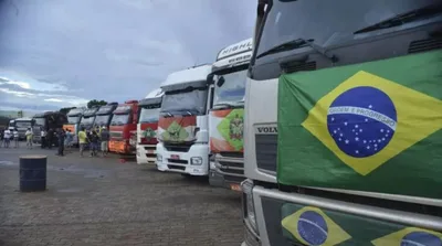 Caminhoneiros iniciam paralisação com bloqueios em 7 estados