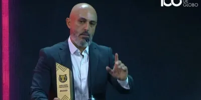 Rafael Guanaes exalta Jesus ao ser eleito melhor técnico do Brasileirão: \"Merece a honra\"