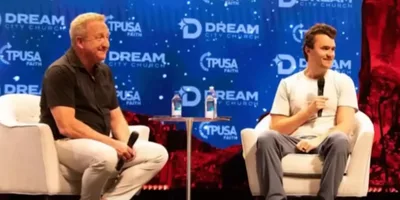 Pastor de Charlie Kirk relembra legado de fé: \"Sua vida está garantida em Jesus\"