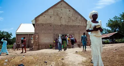 Destruída em ataque do Boko Haram, igreja na Nigéria é reerguida