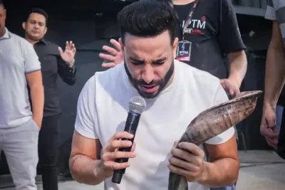 Leonardo Sale é consagrado a apóstolo