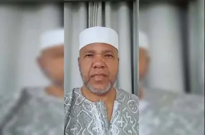 Pastor se veste de pai de santo e culpa orixá Ogum por ataques a escolas