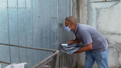 Pastor vende sacos de lixo para pagar contas da igreja na pandemia