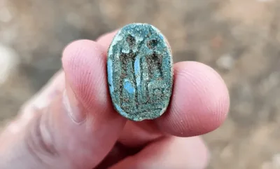 Arqueólogos encontram amuleto egípcio de 3 mil anos