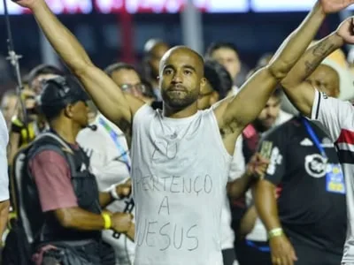 ‘Eu pertenço a Jesus’: Lucas Moura repete Kaká após título inédito