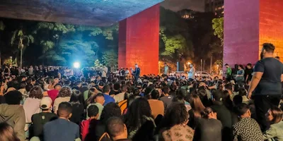 Igreja faz culto nas ruas de São Paulo e leva milhares de pessoas ao Evangelho