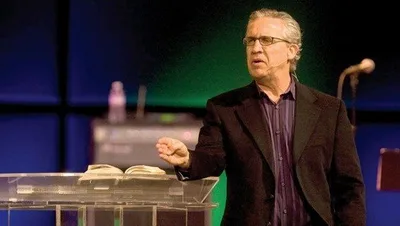 "Quando você conhece o Deus da Palavra, não vive mais sem ela", diz pastor sobre a Bíblia