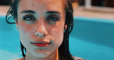 Isadora Pompeo posta foto na piscina e detalhe chama atenção
