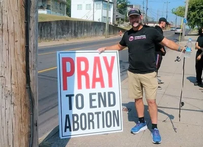 Missionário salva bebê de aborto após ser avisado pelo Espírito Santo: "Corra!"