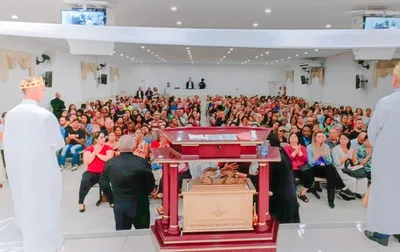 Jogadores do São Paulo e Corinthians visitam igreja do pastor Ezequias Silva