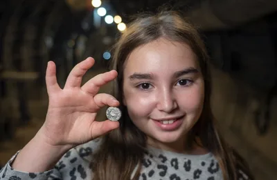 Menina de 11 anos encontra moeda cunhada por sacerdote do Segundo Templo